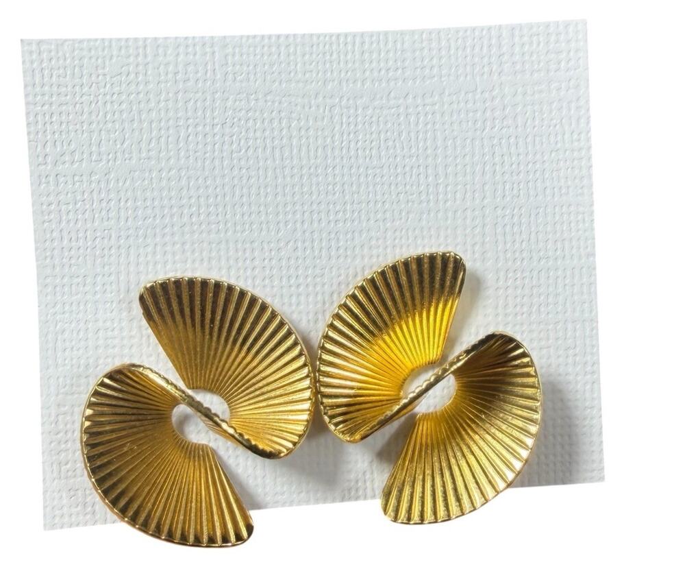 Vintage Gold Tone Spiral Fan Earrings Ribbed Sculptural Pierced Statement 1.5"